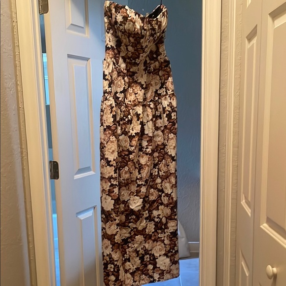 Dresses & Skirts - Floral Strapless Dress